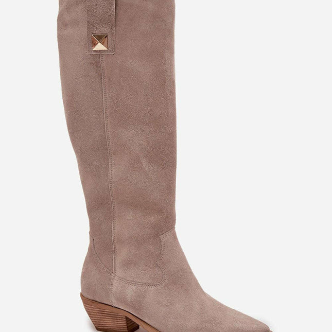 Heel boots model 220209