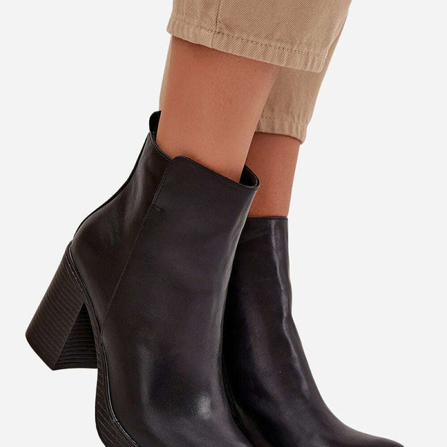 Heel boots model 220709