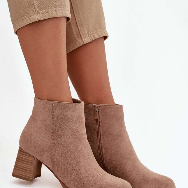 Heel boots model 220710