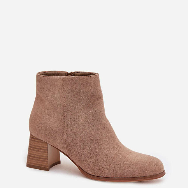 Heel boots model 220710