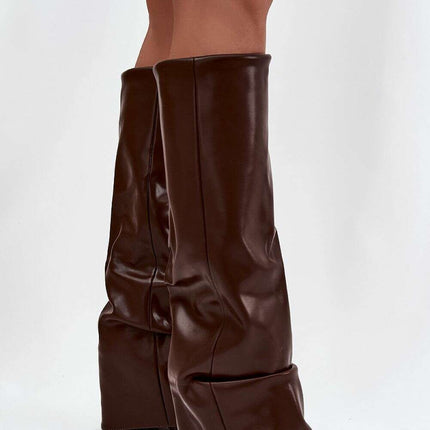 Rolled Upper Heeled Boots – Column Heel & Insulation | Très Elite