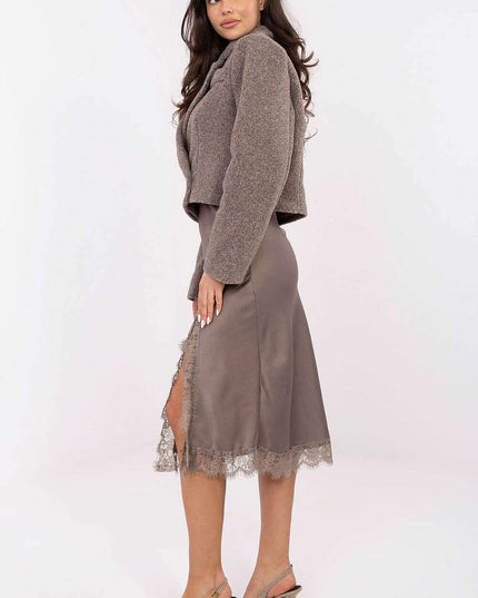 Elegant Short Women’s Coat – Classic Collar & Double-Breasted Style