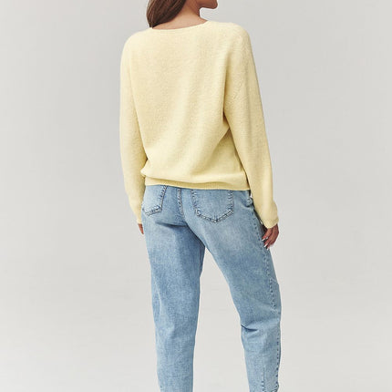 Makadamia Professional Cardigan - Soft Knit, Elegant Design