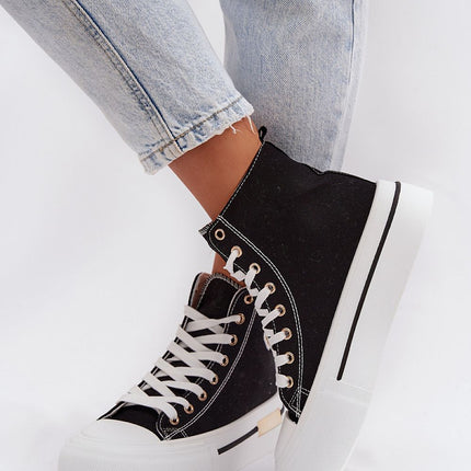 Women Platform Sneakers With Gold Accent And Decorative Patch For Everyday Wear - Très Elite