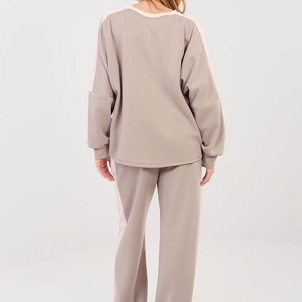 Women's Tracksuit Set With Sweatshirt And Pants Decorative Inscriptions - Très Elite