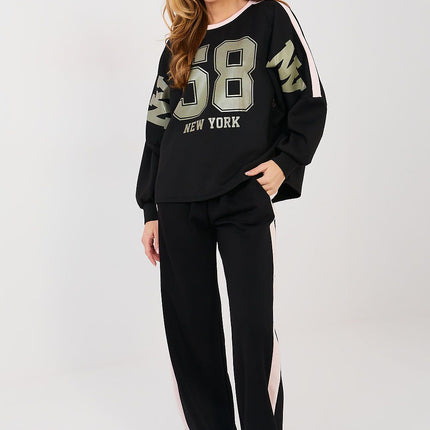 Women's Tracksuit Set With Sweatshirt And Pants Decorative Inscriptions - Très Elite