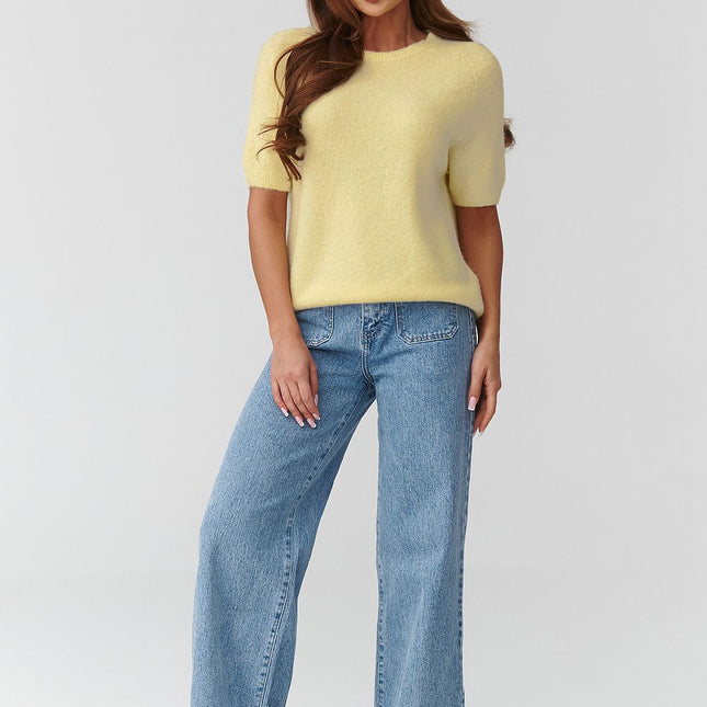 Women's Short Sleeve Oversized Knit Sweater For Transitional Seasons - Très Elite