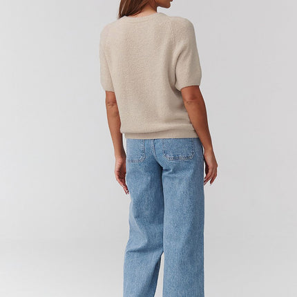 Women's Short Sleeve Oversized Knit Sweater For Transitional Seasons - Très Elite