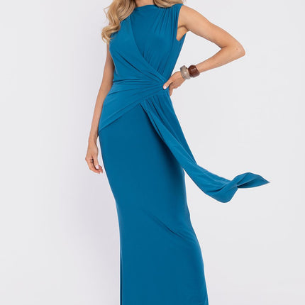Moe Elegant Long Dress with Sleeveless Design and Flattering Fit