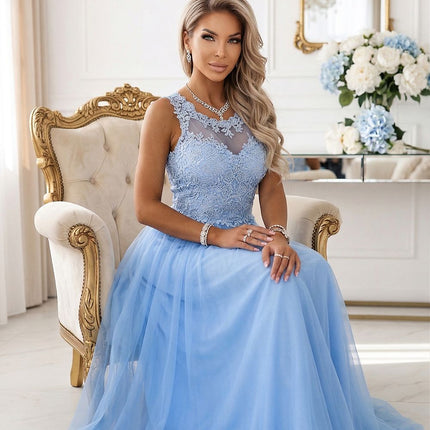 Numoco Elegant Long Dress with Sleeveless Design and Flattering Fit