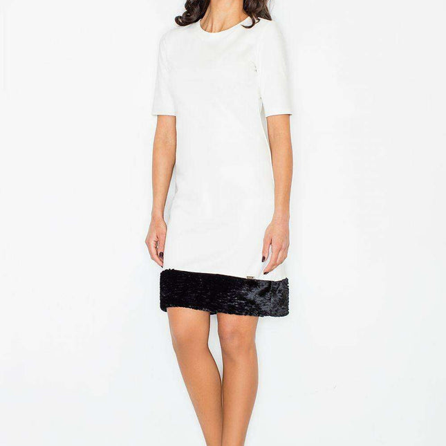 Chic Short-Sleeved Pencil Dress with Opulent Fur Detailing