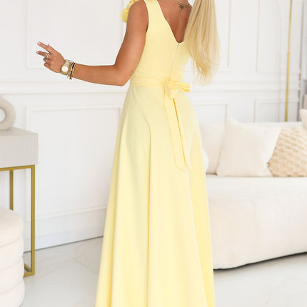 Numoco Elegant Evening Dress with Sleeveless Design and Flowy Skirt