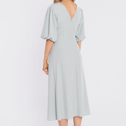 Moe Elegant Cocktail Dress with Sleeveless Design & Flattering Fit