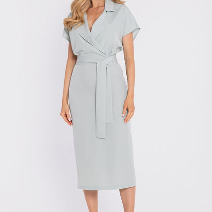 Moe Elegant Cocktail Dress with Flattering A-Line Silhouette and Sleev