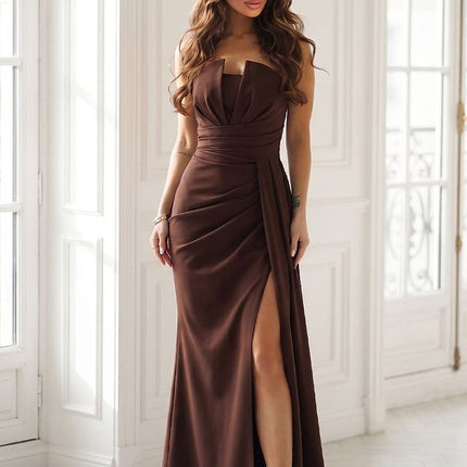Bicotone Elegant Long Dress with Sleeveless Design & Flattering Silhou