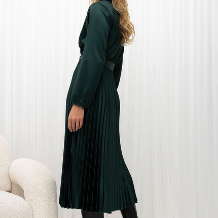 Rue Paris Elegant Cocktail Dress with Sleeveless Design and Flattering
