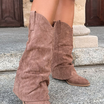 Step in Style Classic Heel Boots with Cushioned Insole and Sleek Desig