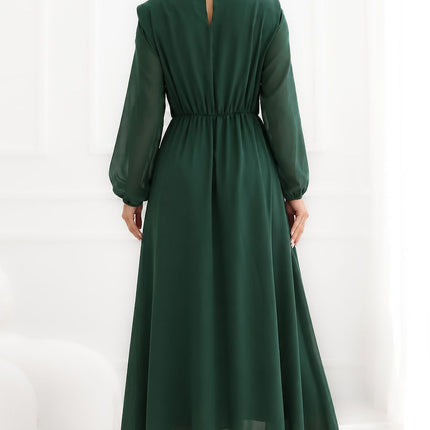 Rue Paris Elegant Long Dress with Sleeveless Design and Flowing Fabric