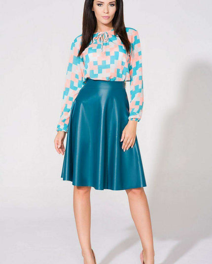 Sophisticated Teardrop Blouse with Stylish Bow Accent