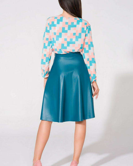 Sophisticated Teardrop Blouse with Stylish Bow Accent