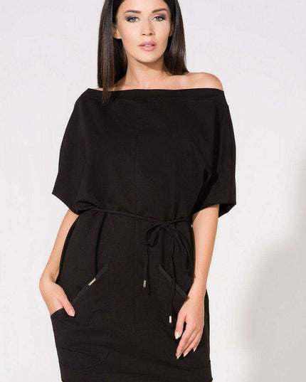 Chic Knit Daydress with Spacious Front Pockets and Elegant Boat Neck