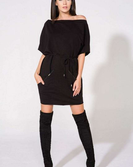 Chic Knit Daydress with Spacious Front Pockets and Elegant Boat Neck
