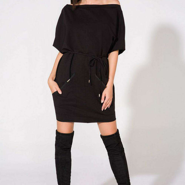 Chic Knit Daydress with Spacious Front Pockets and Elegant Boat Neck