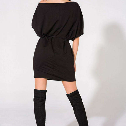 Chic Knit Daydress with Spacious Front Pockets and Elegant Boat Neck