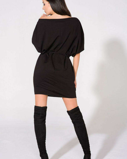 Chic Knit Daydress with Spacious Front Pockets and Elegant Boat Neck