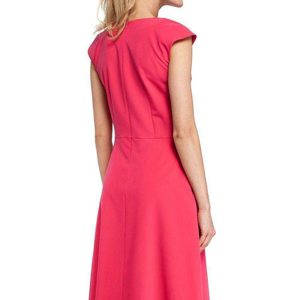 Elegant Pleated Midi Dress with Contrasting Details - Perfect for Daytime Sophistication