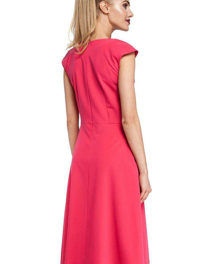 Elegant Pleated Midi Dress with Contrasting Details - Perfect for Daytime Sophistication