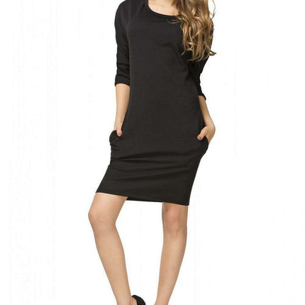 Elegant Knit Daydress with Functional Hip Pockets