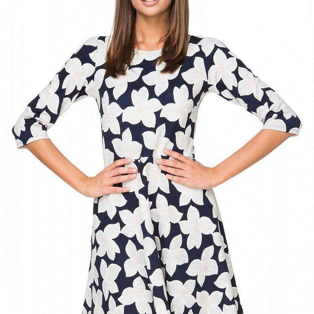 Chic Flared Knit Dress with Boat Neck - Ideal for Every Event