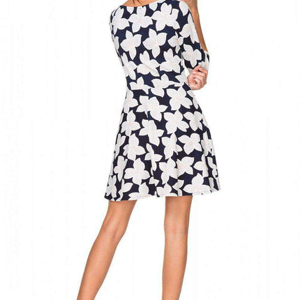 Chic Flared Knit Dress with Boat Neck - Ideal for Every Event