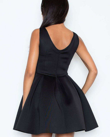 Sophisticated V-Neck Evening Gown with Flowing Silhouette and Intricate Details