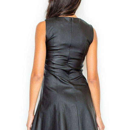 Chic Sleeveless Formal Gown with Semi-Circular Neckline