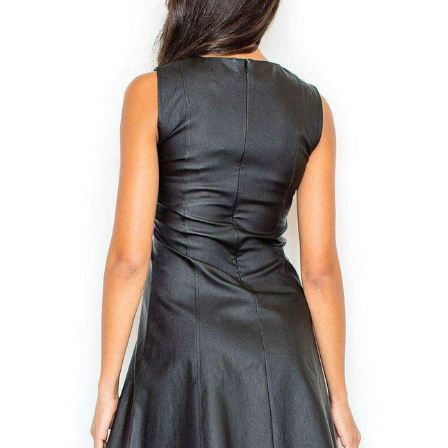 Chic Sleeveless Formal Gown with Semi-Circular Neckline