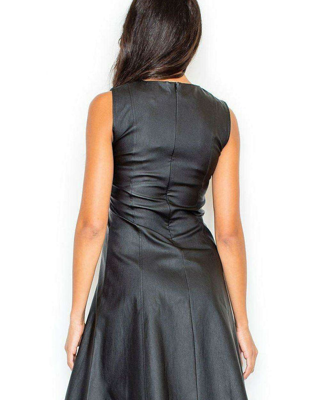 Chic Sleeveless Formal Gown with Semi-Circular Neckline