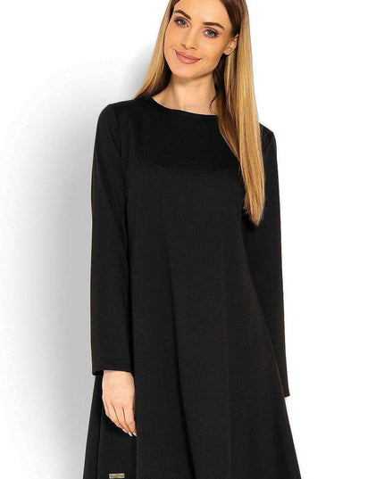 Chic Trapezoidal Daydress with Stylish Peekaboo Accents