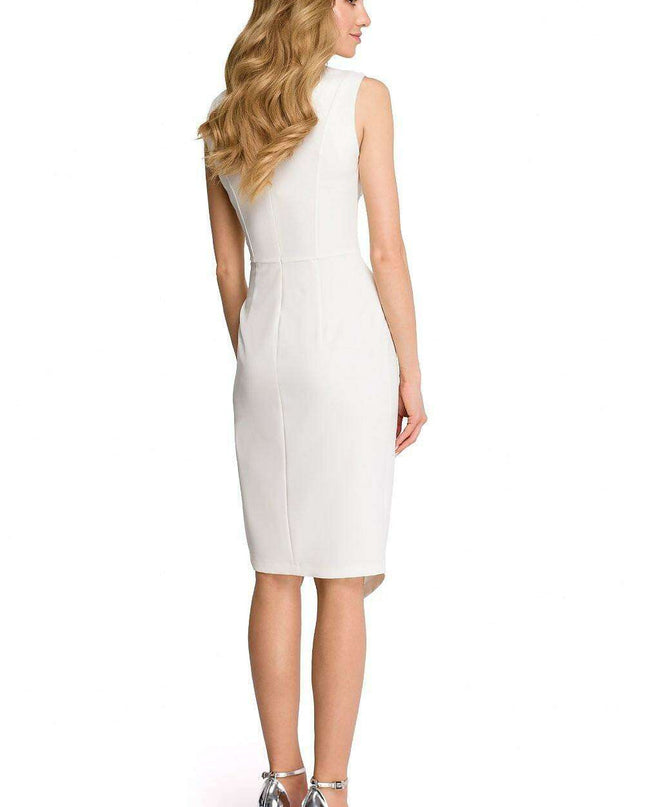 Elegant Sleeveless Dress with Flirty Side Slit