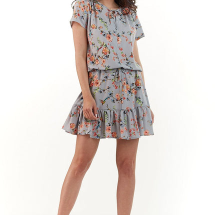 Chic Feminine Day Dress with Charming Embellishments - Très Elite