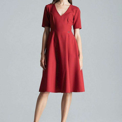 Elegant Sweetheart Midi Dress with Practical Side Pockets