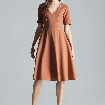 Elegant Sweetheart Midi Dress with Practical Side Pockets