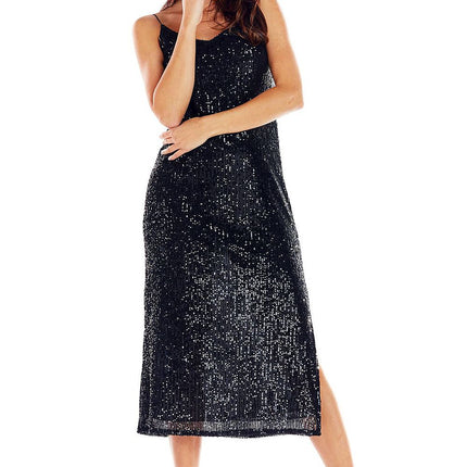 Awama Elegant Evening Dress with Lace Details and Flattering Fit