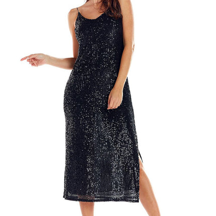 Awama Elegant Evening Dress with Lace Details and Flattering Fit