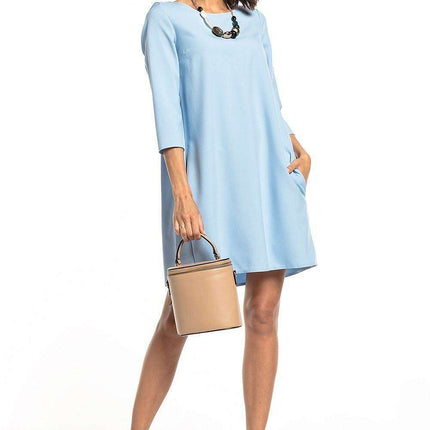 Chic Tessita Daydress: Stylish Pleated Design with Practical Pockets