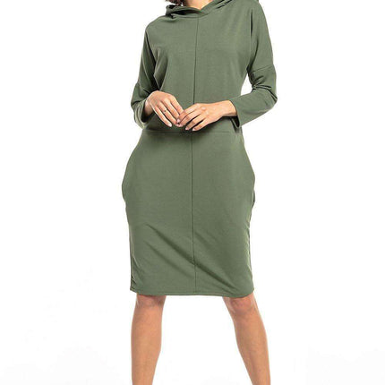 Chic Knit Hooded Day Dress with Practical Pockets