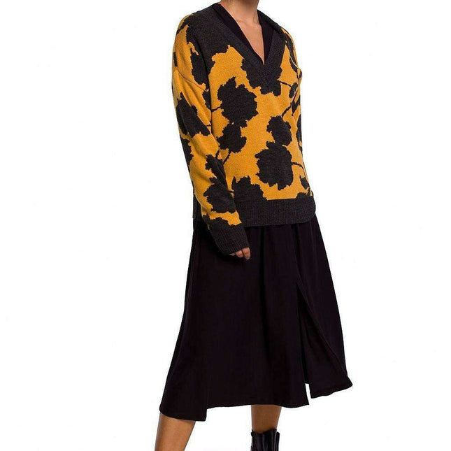 Chic Floral V-Neck Knit Sweater