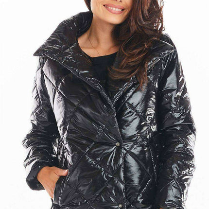 Stylish Quilted Jacket with Chic Button Closure and Elegant Collar