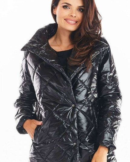 Stylish Quilted Jacket with Chic Button Closure and Elegant Collar